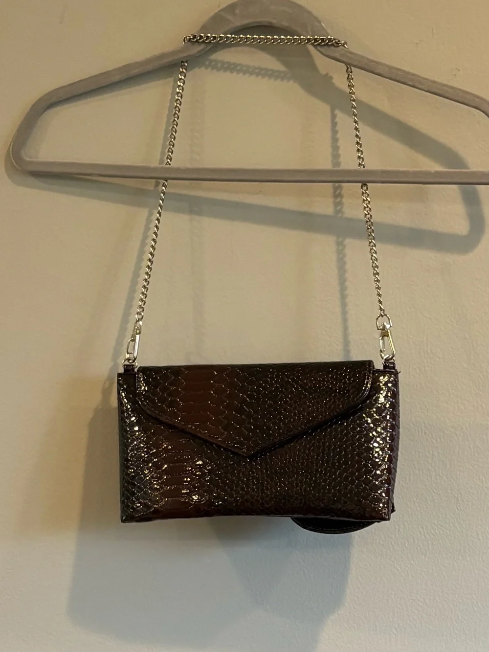 SR Squared Sondra Roberts Bow Clutch Croc Embossed Faux Leather silver chain